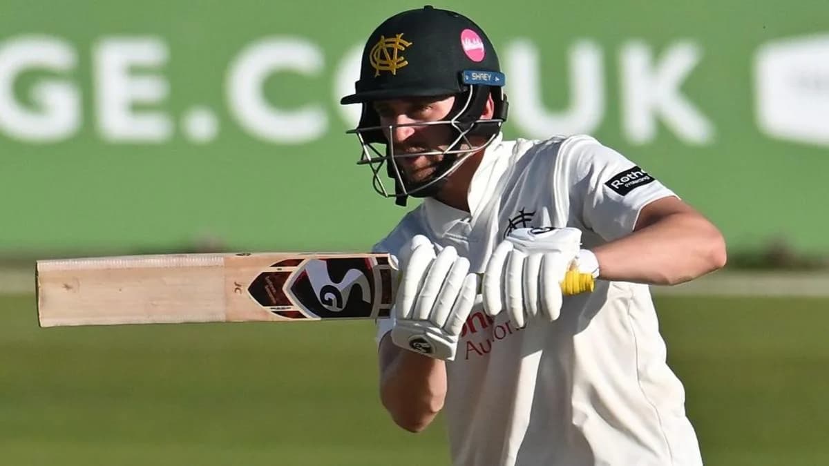 Clarke's Heroics Not Enough as Bears Close In on Victory