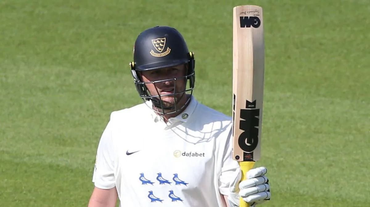 Robinson's Captain's Knock Sparks Sussex Revival From 92-7
