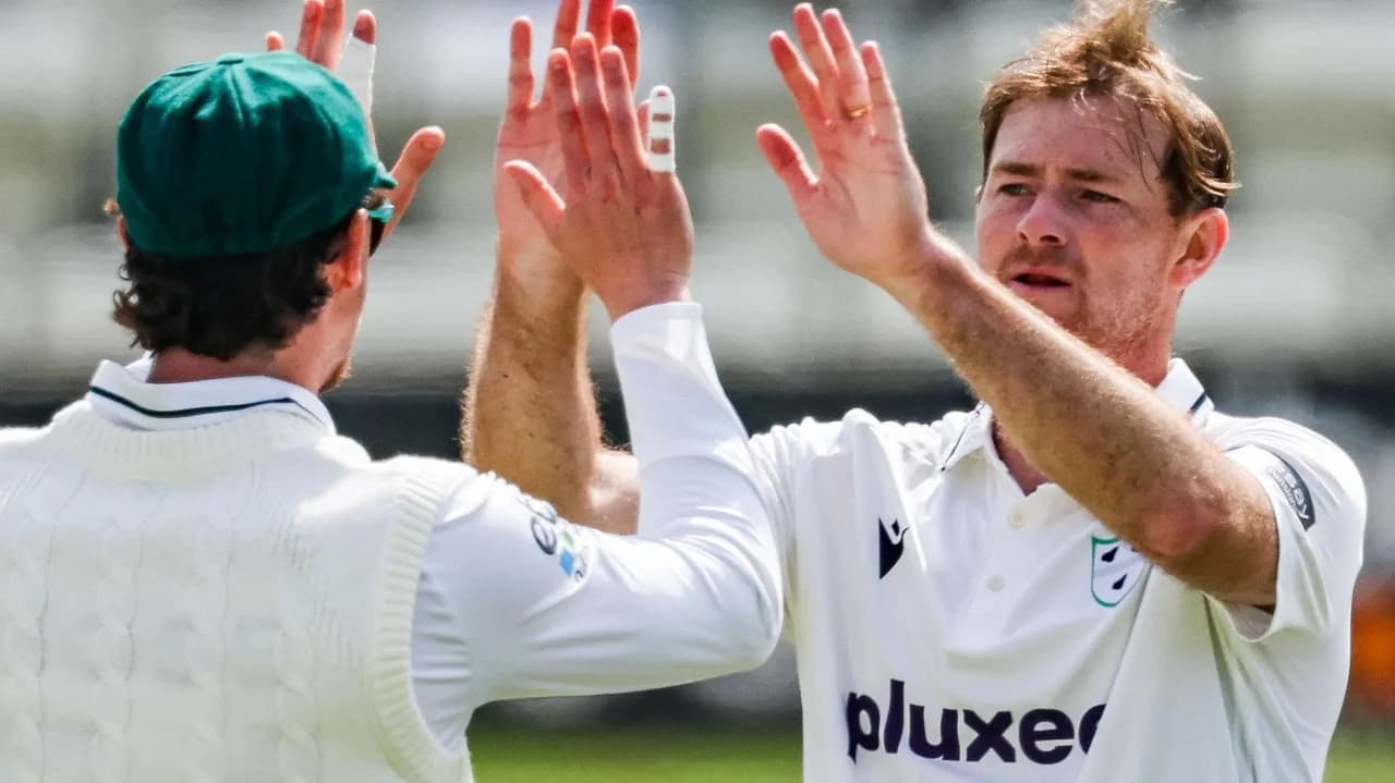 Taylor's Five-Wicket Haul Sinks Struggling Kent at New Road